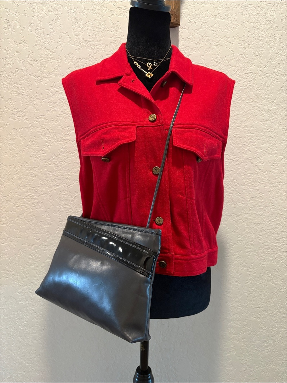 Salvatore Ferragamo Vitello Nera Vernice Clutch Crossbody Bag Blavk Leather